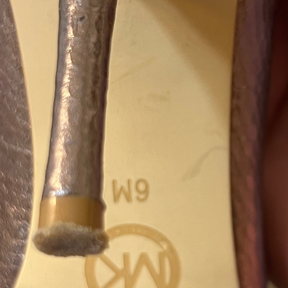 Michael Kors Rose Gold Embossed Heels Size 6M - Picture 7 of 9
